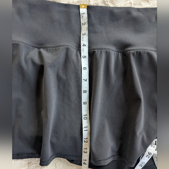 Vuori Volley Skirt Solid Black Tennis Golf Athletic Skort Twirl Sz Medium EUC - Picture 16 of 16